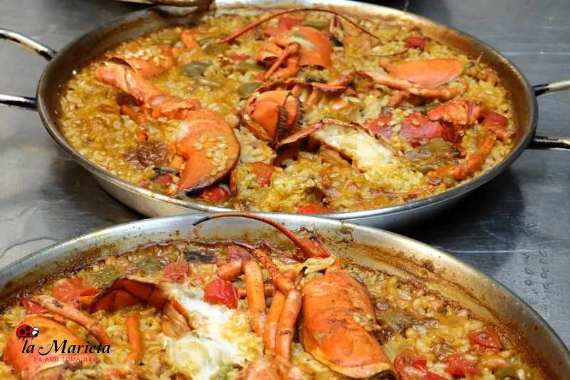 Paella de arroz marinera en restaurante en Mollet del Vallès, íntimo y acogedor, cocina catalana La Marieta.